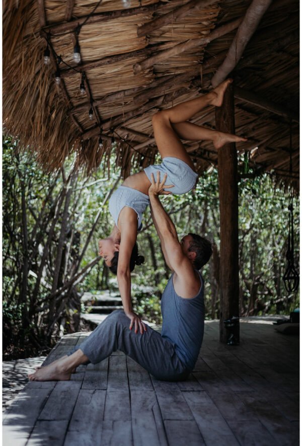 Taller de acroyoga