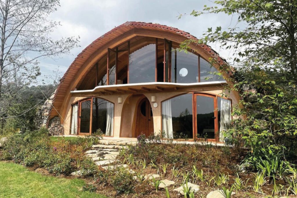 Habitación sencilla tipo hobbit.